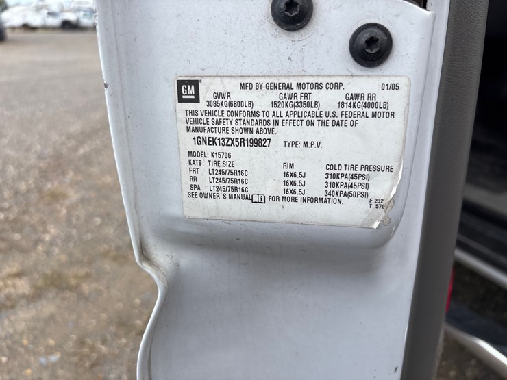 2005-chevrolet-tahoe-image-10