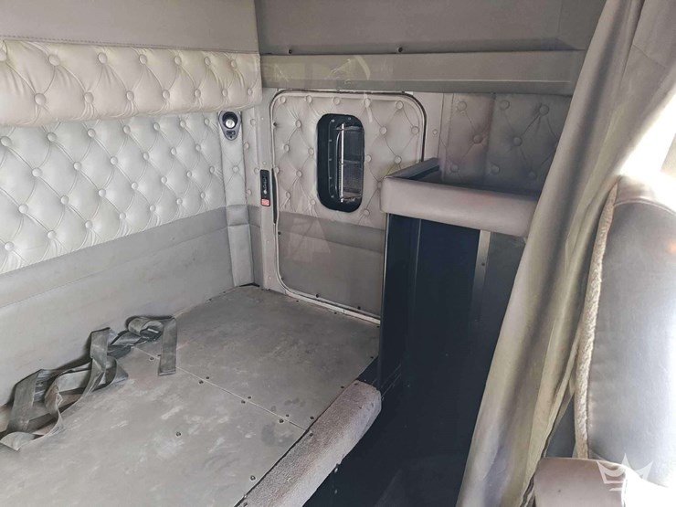 2012-kenworth-t800-image-26