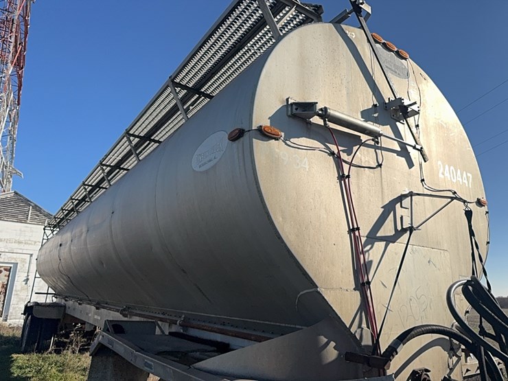 1997-pinson-aluminum-feed-delivery-trailer,-spring-suspension,-8-compartments,-*1p9ab3821vp255492*-image-19