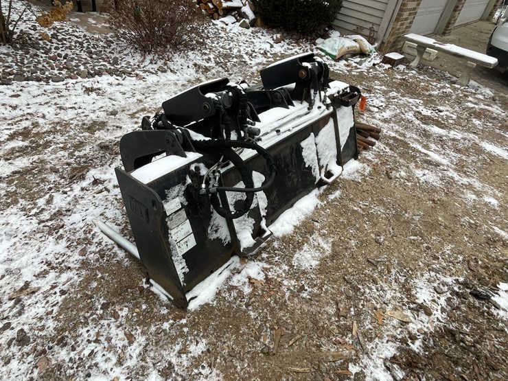 #2703-•-cat-skid-steer-grapple-bucket-(fall-creek,-wi)-image-5