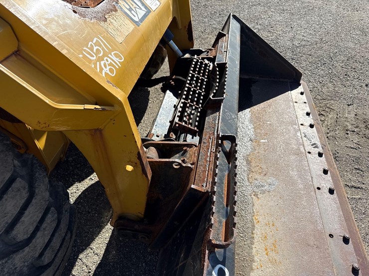 2017-caterpillar-262d-image-7