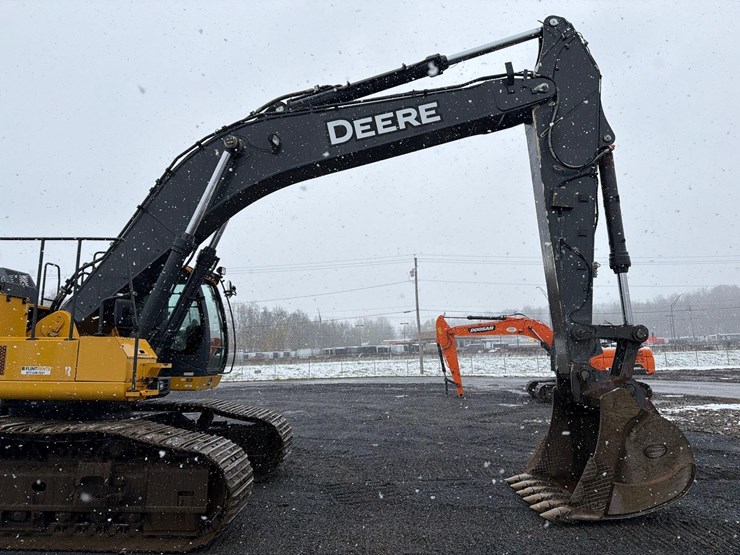 2017-deere-470g-lc-image-13
