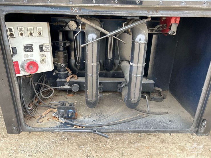 2013-peterbilt-348-image-20