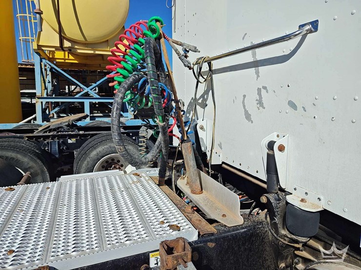 2018-peterbilt-389-image-48