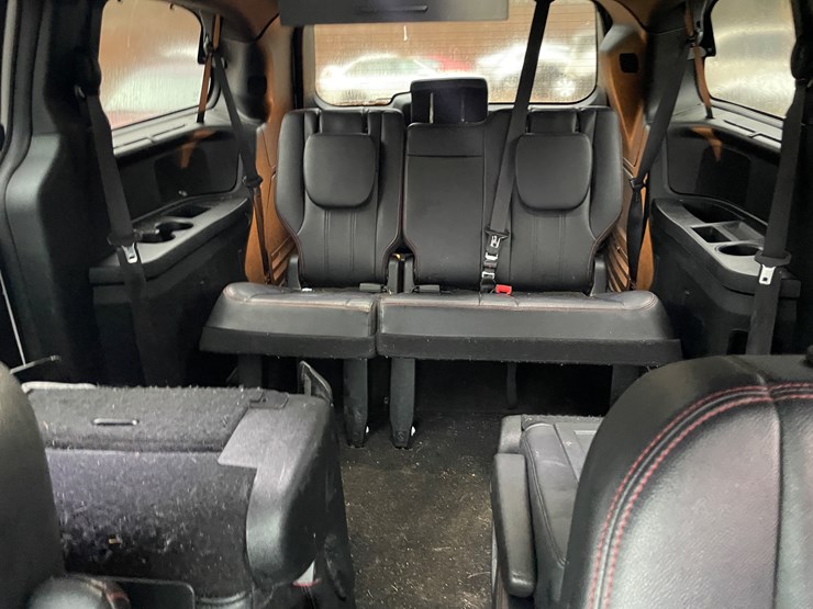 2017-dodge-grand-caravan-gt-image-32