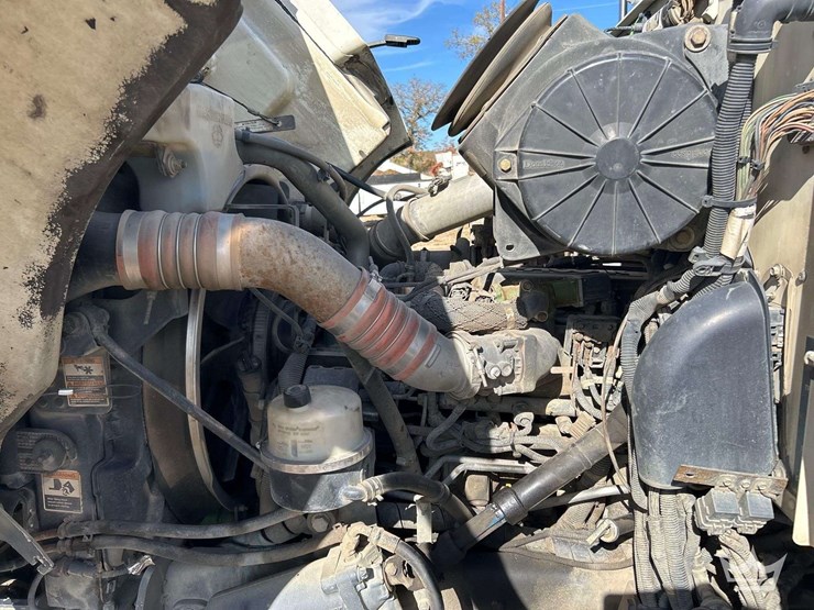 2015-peterbilt-348-image-8