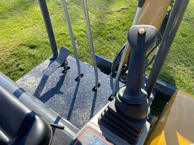 #412-•-2025-agt-industrial-mini-excavator-(cedar-grove,-wi)-image-51