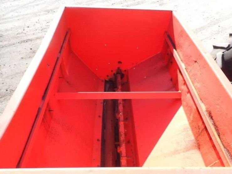 2011-kubota-m7040d-image-35