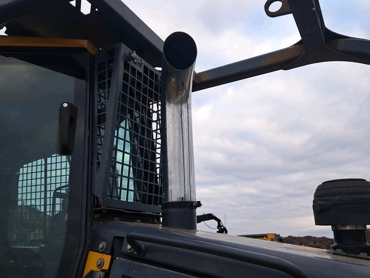 2016-deere-700k-image-37