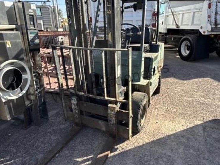 clark-gps25mp-forklift-image-1