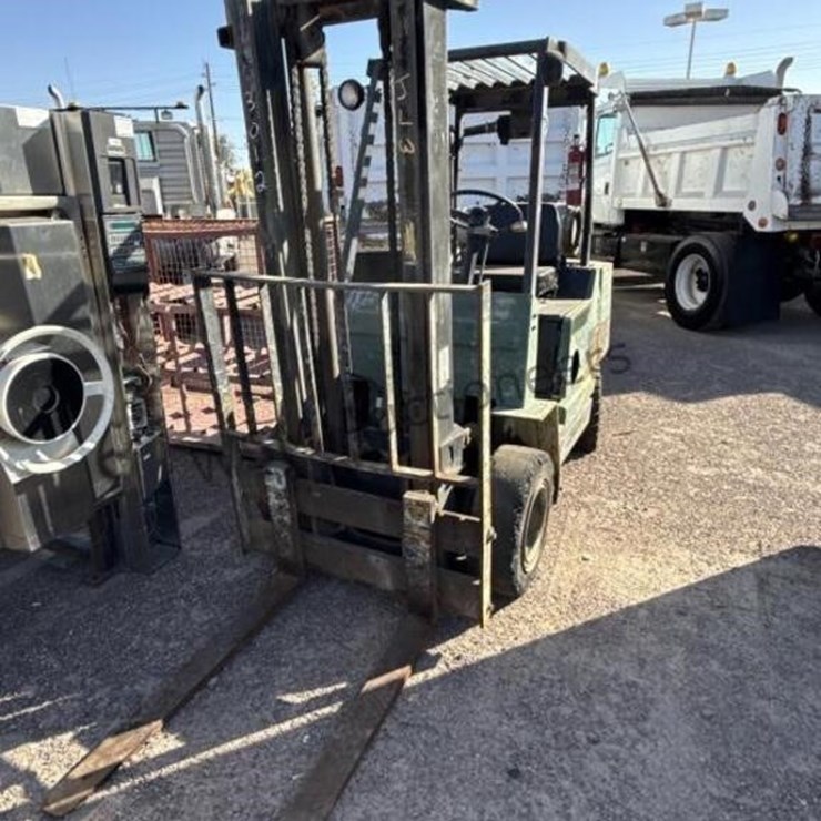CLARK GPS25MP FORKLIFT