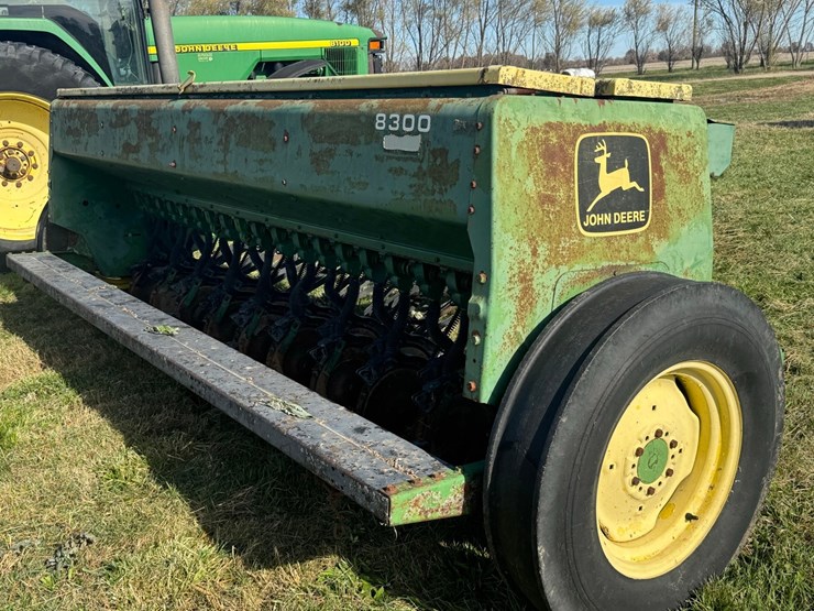 john-deere-8300-image-10