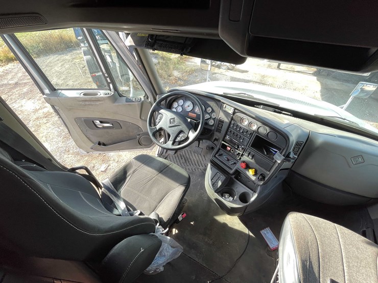 #200-•-2016-international-semi-tractor-(title-in-delay)-(denmark,-wi)-image-61