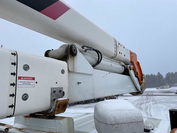 #236-•-2015-international-bucket-truck-(has-wi-title)(mosinee,-wi)-image-28