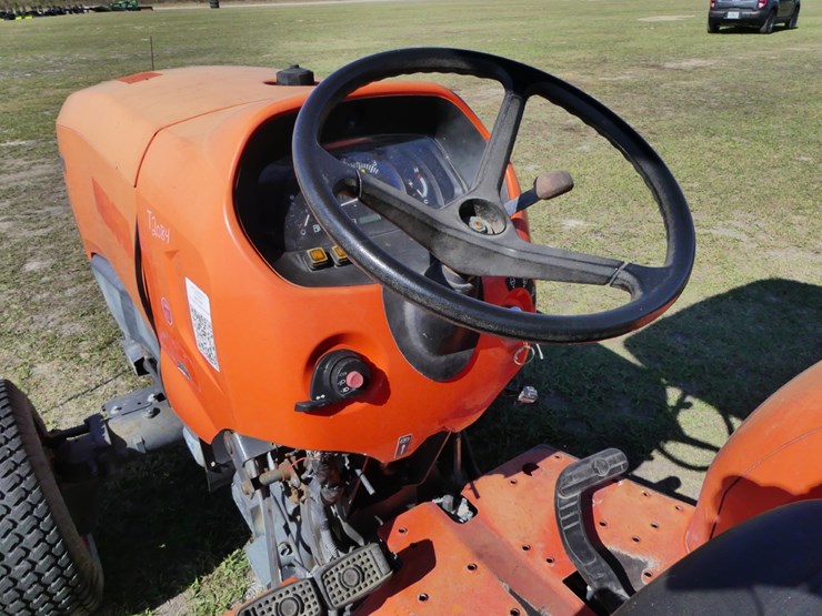 2017-kubota-l4701-image-11