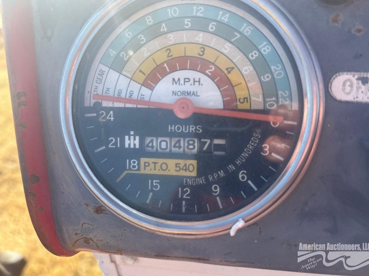 mccormick-farm-all-560-diesel-tractor-image-10