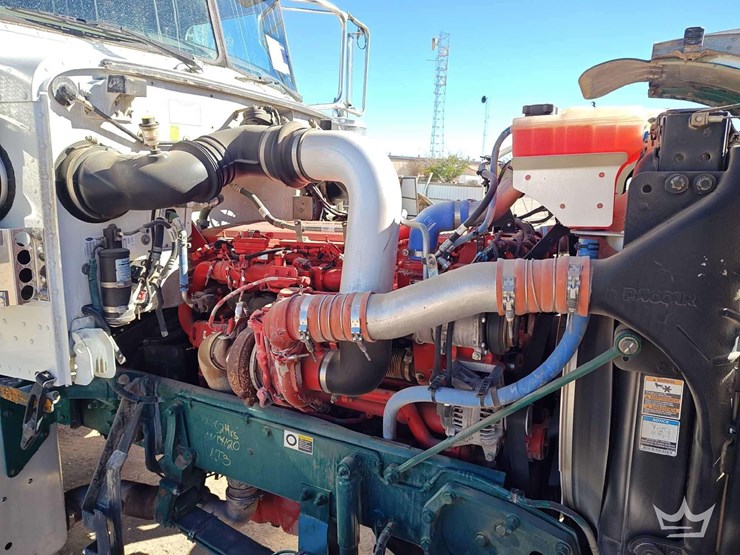2014-peterbilt-388-image-11