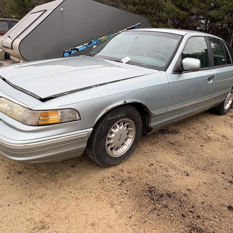 1995 Ford Crown Victoria LX Car