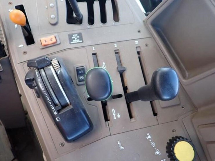 2012-john-deere-6430-image-21