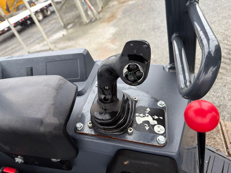 2022-deere-450k-image-22