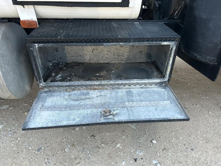 #1432-•-1992-volvo-(white-gmc)-vac-truck-image-29