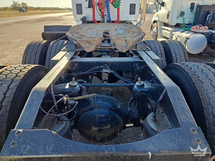 2015-peterbilt-567-image-26