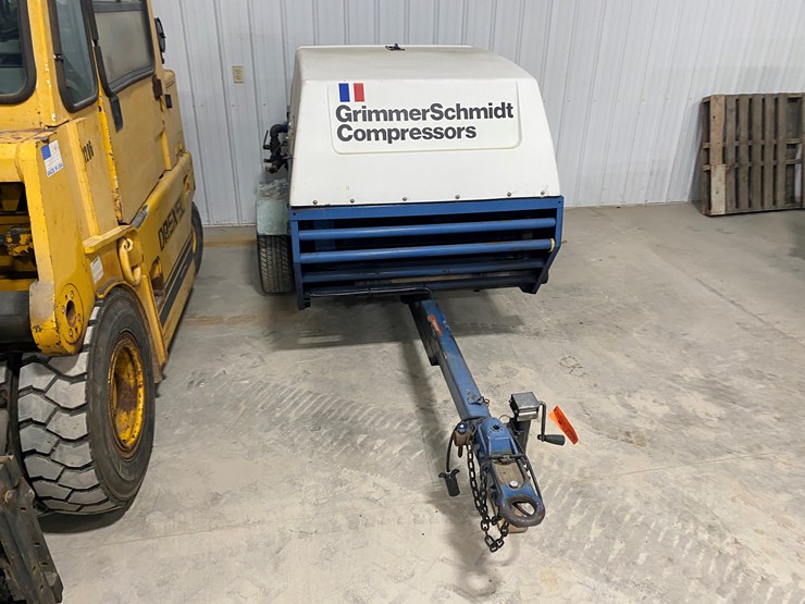 #1304-•-grimmer-schmidt-375d-towable-air-compressor-(st.-nazianz,-wi)-image-2