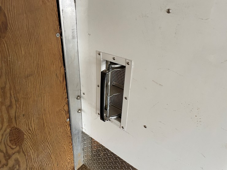 #1397-•-2001-karavan-expedition-trailer-(no-title)-(of)-image-49