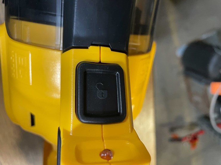 #8673-•-dewalt-compatible-20-volt,-cordless-vacuum-with-8ah-battery-(pr11)-image-8