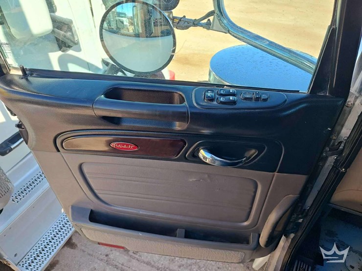2018-peterbilt-389-image-22
