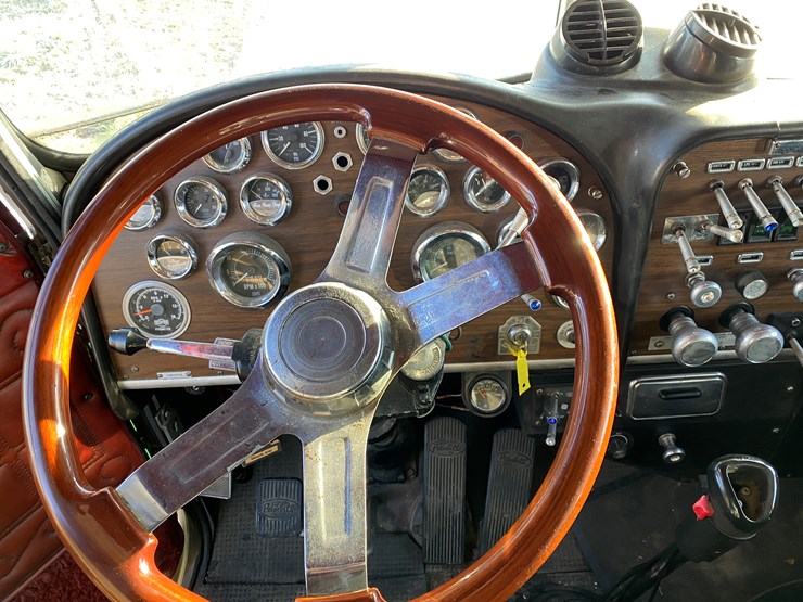 #1010-•-1984-peterbilt-sleeper-cab-semi-(has-wi-title)-(colfax,-wi)-image-46