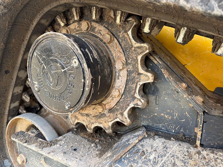 2021-deere-333g-image-13