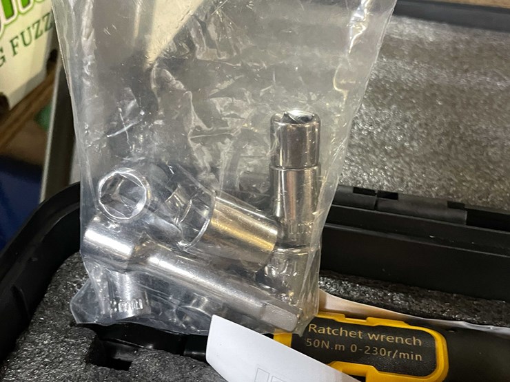 #8674-•-dewalt-compatible-cordless-ratchet-wrench-with-batteries,-charger-and-case-(pr12)-image-3