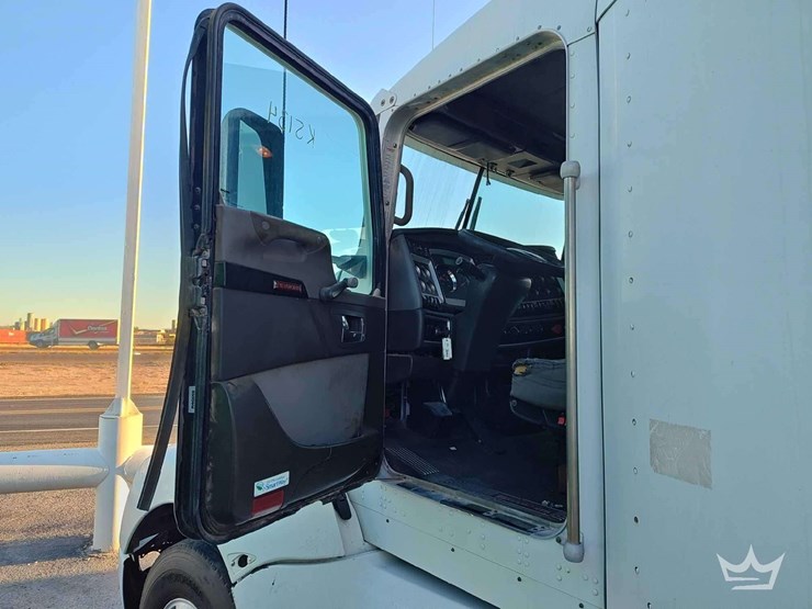 2012-kenworth-t660-image-25