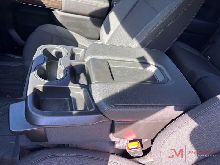 2022-chevrolet-silverado-1500-lt-image-32