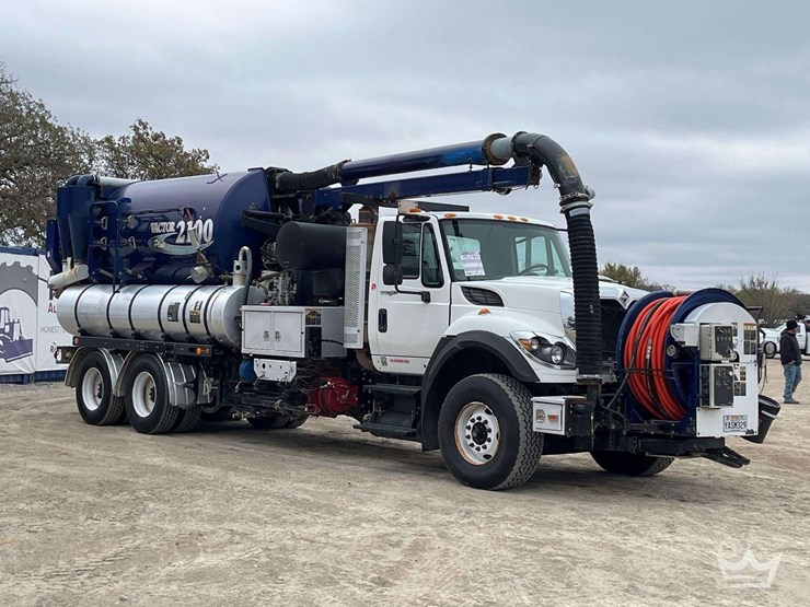 2010-international-7600-image-1