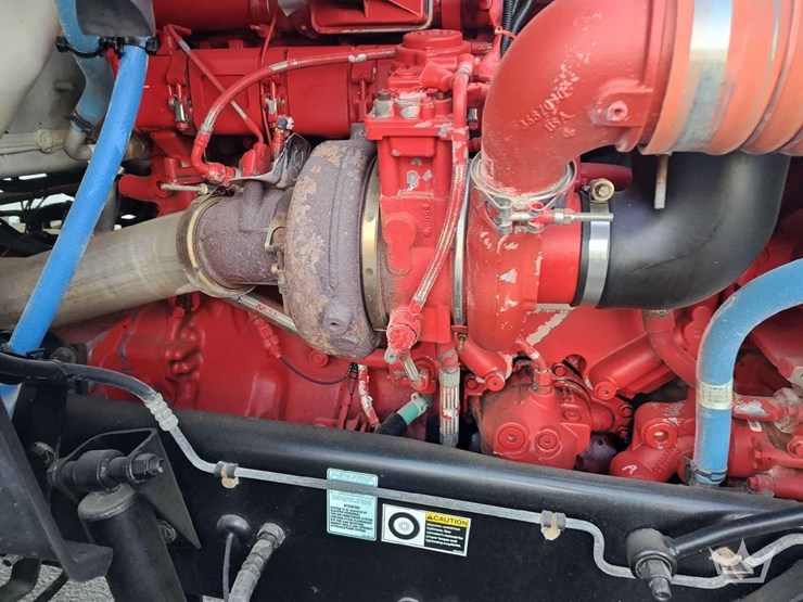 2015-peterbilt-567-image-10