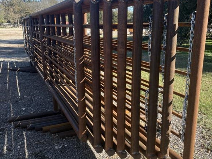 #41-•-freestanding-panels-24'-w/-12'-gate-image-2