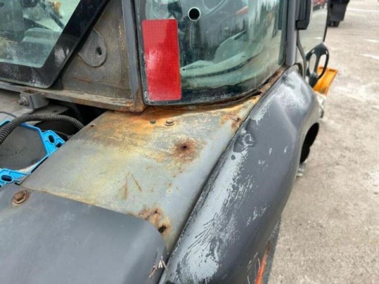 2008-kubota-m7040d-image-40