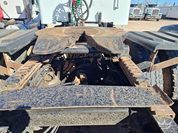 2018-peterbilt-389-image-37