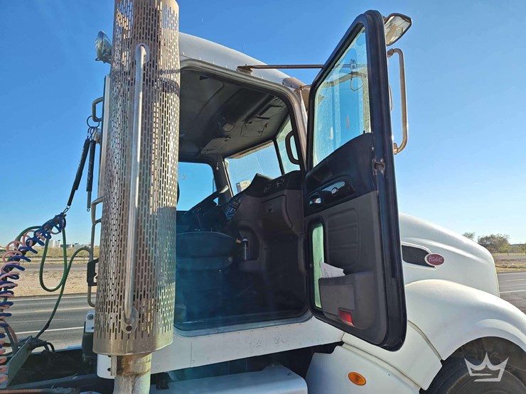 2012-peterbilt-386-image-15