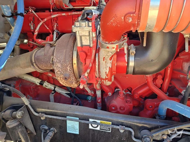 2015-peterbilt-567-image-13