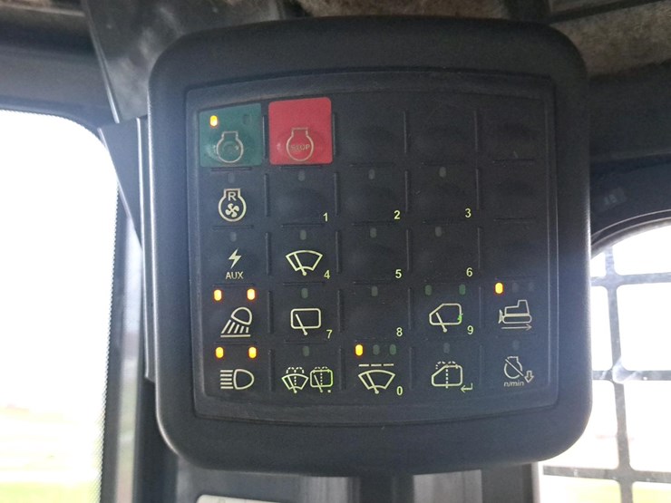 2016-deere-700k-image-17