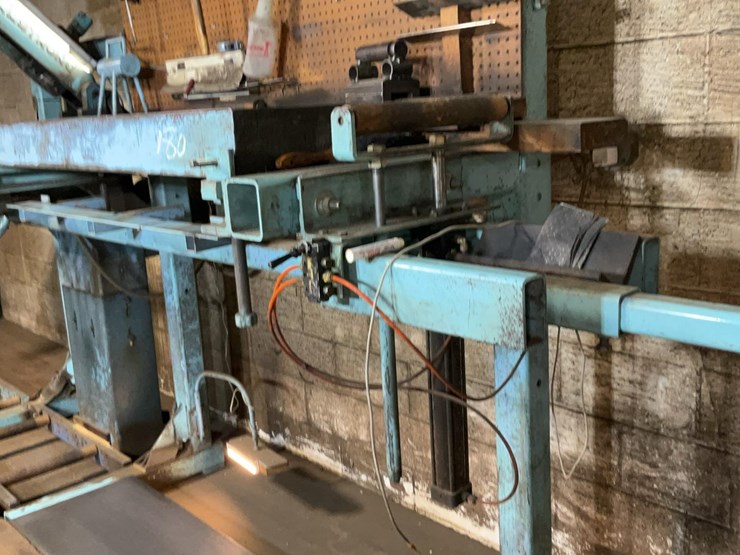 #180-•-armstrong-leveling-bench-and-roller-image-15