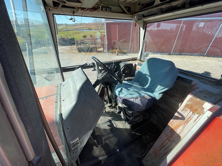 massey-ferguson-2705-image-43