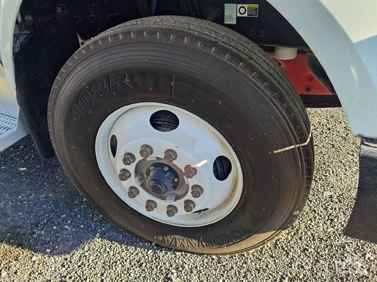 2015-peterbilt-567-image-18