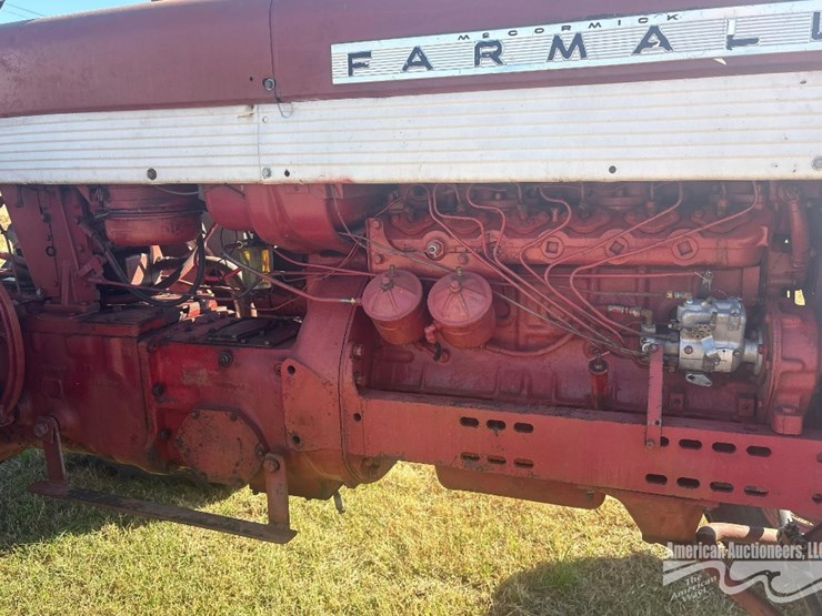 mccormick-farm-all-560-diesel-tractor-image-4
