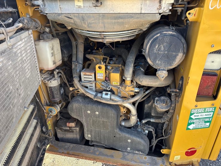 2017-caterpillar-262d-image-8