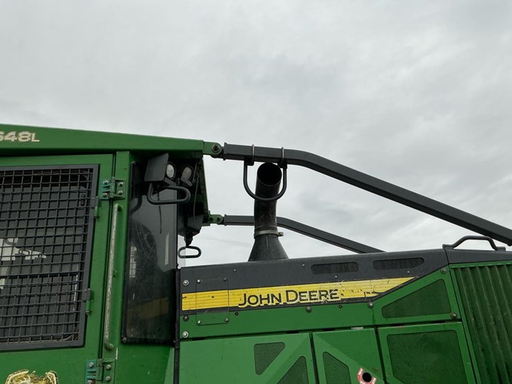 2016-deere-648l-image-32