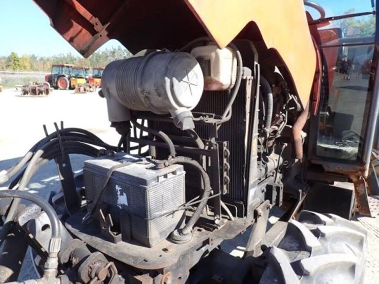 2011-kubota-m7040d-image-11